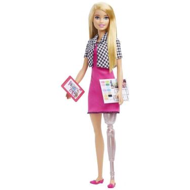 Imagem de Boneca Barbie Designer de Interiores com Perna Protética, Vestido Rosa e Jaqueta Houndstooth