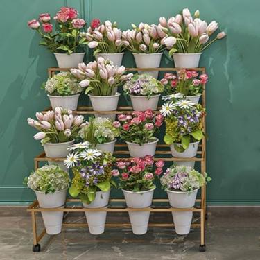 Imagem de Suporte de exibição de flores de metal com 16 baldes carrinho de plantas de jardim resistente com rodas de 4 camadas e suporte de buquê de metal para sala de estar, jardim e varanda