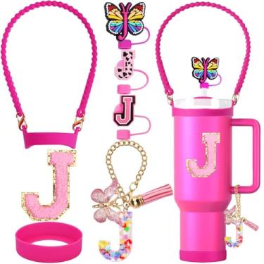 Imagem de ZYBIDEAL Conjunto de acessórios para Stanley Cup, capa de canudo com letra de 0,4 polegadas, alça de garrafa de silicone, bota para Stanley 30 e 1,134 g, pingente inicial e adesivo (letra J, rosa)