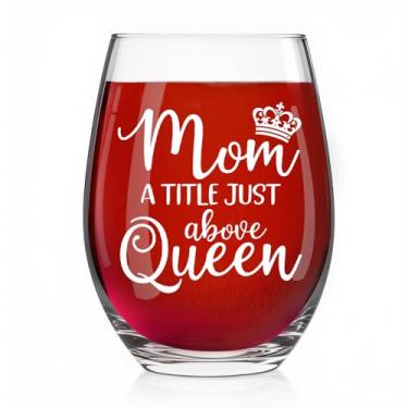 Imagem de Pishovi Mom A Title Just Above Queen Wine Glass, presentes exclusivos para a melhor mãe para esposa, irmã, madrasta, mãe, mulheres, presentes de aniversário de Natal, novas mães, avó, presente de
