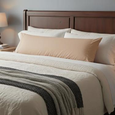 Imagem de Kit Travesseiro de Corpo Body Pillow 40x135cm + Capa Avelã com Ponto Palito, Toque de Pluma, Tecido 400 Fios, Zíper – Confort Linens