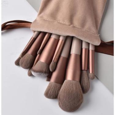 Imagem de Kit 13 Pincéis de Maquiagem Profissional Kabuki – Contorno, Base, Olhos – Cabo Plástico (Cores Aleatórias)