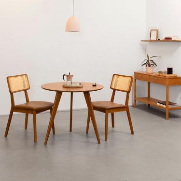 Imagem de Conjunto Mesa de Jantar Square Laminada Tripé Redonda Natural -  88cm + 2 Cadeiras Lalá Encosto Palha Creme Assento - Cognac Conjunto Mesa Jantar Square Laminada Tripé Redonda 88cm Natural + 2 Cadeiras Lalá Encosto Palha Creme Assento Pu Whisky