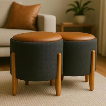 Imagem de Kit 2 Puff Banquetas Redondo Banco Pufe Assento Courino Tecido Boucle Decorativo para Sala Escritório Apartamento Soft Lux Pés Madeira - Cinza/Caramelo