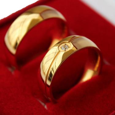 Imagem de  Par Alianças Banhada  A Ouro 18k Com Brilhante