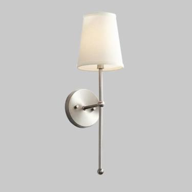 Imagem de Luminária de parede clássica rural, luminária de parede com abajur de tecido vintage com suporte de coluna linear de níquel/latão, luminária de banheiro têxtil alargada branca de fazenda, lu