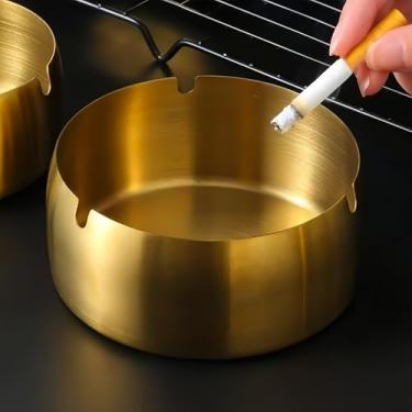 Imagem de 1 cinzeiro dourado com design de ranhura em U à prova de vento, acabamento elegante e suave para uso interno e externo, pátio, mesa, bar fumante, escritório, dourado