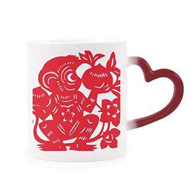 Imagem de Caneca com estampa de macaco do zodíaco com flores chinesas sensível ao calor vermelha que muda de cor