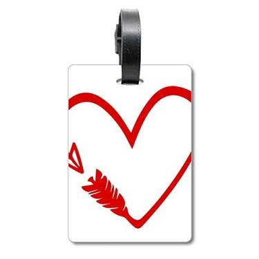 Imagem de Bolsa de mala com ilustração de coração com flecha vermelha e etiqueta para cartão de bagagem