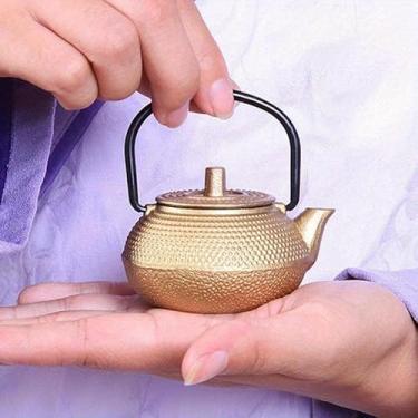 Imagem de Mini conjunto de bule de chá de ferro fundido japonês de 50 ml, bule de chá, chaleira e infusores de utensílios de alta qualidade (dourado)