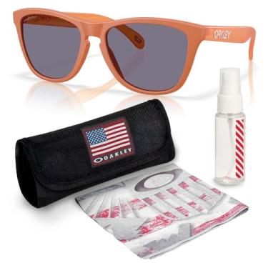Imagem de Oakley Óculos de sol FROGSKINS OO9013 formato quadrado com kit oficial de óculos, Armação de gengibre fosco | Lente cinza Prizm
