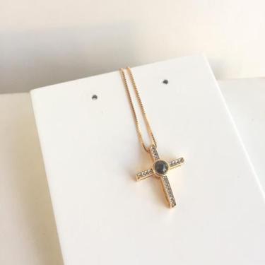 Imagem de Colar Cruz Cravejada 100 Formas Eu Te Amo Banho Ouro 18K - Claire Semi