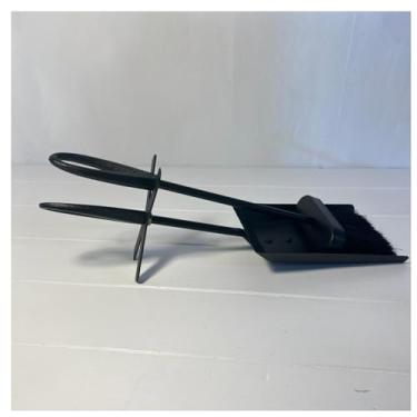 Imagem de Conjunto de escova e pá de panela Fireside | Fogão de lenha limpo e arrumado | Acabamento preto revestido em pó | Suporte embutido | Conjunto arrumado de lareira de ferro | Conjunto de bannister