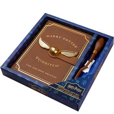 Imagem de Harry Potter Conjunto de caderno A5 com caneta vassoura para crianças, adolescentes, capa de couro sintético, detalhe de pomo dourado, artigos de papelaria, presentes para crianças (caneta varinha