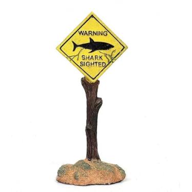 Imagem de BechKCpro Placa de aviso de tubarão para decoração de aquário – Ornamento de cuidado de resina realista com base ponderada para aquário de peixes e tanques temáticos do oceano