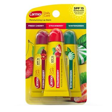 Imagem de Carmex Pacote de bálsamo labial hidratante Daily Care, protetor labial com protetor solar em cereja fresca, morango e wintergreen - 9,9 g (pacote com 3)