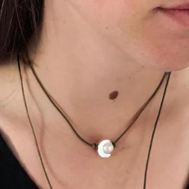 Imagem de 1 colar simples com pingente de couro de liga de prata estilo casual com design de lua, perfeito para uso diário feminino, encontros, festas, danças, festivais de música, férias ou como presente de