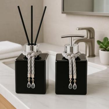 Imagem de Kit Difusor e Saboneteira de Vidro 250ml com Varetas e Cordões Decorativos – Aromatizador Luxo Transparente para Banheiro, Lavabo e Presente Elegante (Preto Total C/Prata)