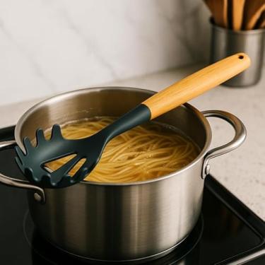 Imagem de Pegador de Massa Silicone Cabo Madeira Cinza Vista Home