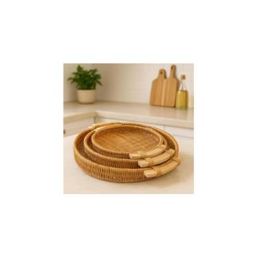 Imagem de Kit 3 Bandejas Redondas em Madeira, Metal e Plástico, Empilháveis, Tamanhos 24/30/35 cm, para Servir e Decorar