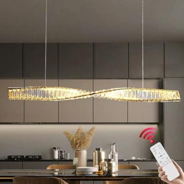 Imagem de Lustre moderno linear com luminária pendente de cristal alongado, iluminação LED com controle remoto e regulagem de intensidade, estilo nórdico, ideal para sala de jantar, bar, café, restaur