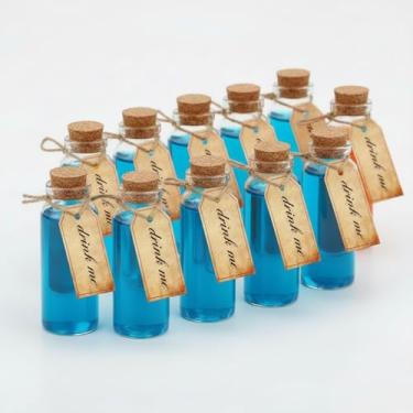 Imagem de Gandeer Conjunto de 24 garrafas de vidro pequenas com tampas de cortiça de madeira, mini garrafas de poção, etiquetas Drink Me, etiquetas e cordas de cânhamo, frascos de feitiço, mini frascos de vidro