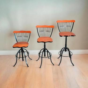 Imagem de Banqueta Artesanal Rústica Giratoria Altura Ajustável Até 70cm Ferro e Madeira Maciça Artesanal Anti Ferrugem (3)