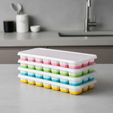 Imagem de Forma de Gelo Plástica 14 Cubos Com Tampa – Produção de 1L Cubos Quadrados Prática Antiodor Para Freezer