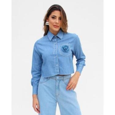 Imagem de Camisa Feminina Cropped Jeans com Aplicações Florais e Acabamento Despojado-Feminino
