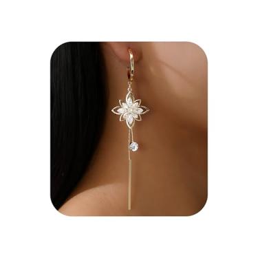 Imagem de Brincos de gota de pérola de flor para mulheres - Brincos pendentes de corrente longa floral branca delicada, joia de casamento de dama de honra, presente de Natal para mãe, brincos de noiva elegantes