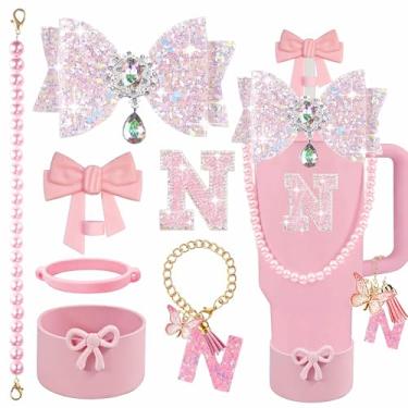 Imagem de Conjunto de 7 peças de acessórios de berloques de letra do dia dos namorados para Stanley Cup, top de palha de laço rosa, bota de silicone, alça de alça, chaveiro de pérola, alça de alça de pérola