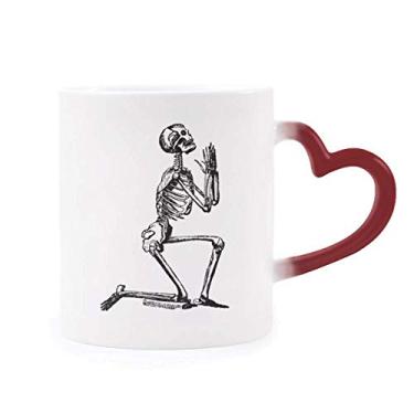 Imagem de Caneca de Esqueleto Humano em Oração Sensível ao Calor Caneca Vermelha que Muda de Cor Canecas Divertidas