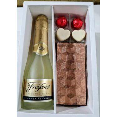 Imagem de Caixa Mini Blanc Brigadeiro Brasil, Recheada com Kit Kat