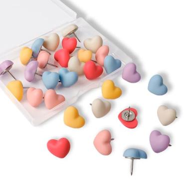 Imagem de Conjunto de 30 pinos coloridos de coração composto por cinco corações coloridos usados para paredes de quadro de cortiça, salas de aula, acessórios de escritório e lindos acessórios de mesa de