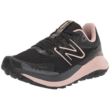 Imagem de New Balance Tênis de corrida feminino DynaSoft Nitrel V5 Trail, Areia preta/rosa, 8.5 Wide