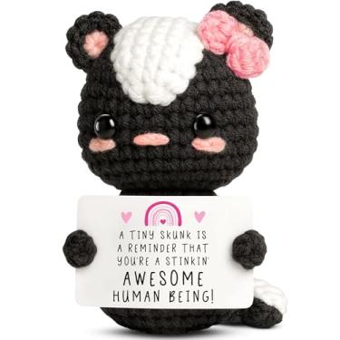 Imagem de Crochet Skunk You’re Awesome Gift – Tiny Handmade Emotional Knitted Plush with Positive Card – Cute Appreciation Gift for Friends, Coworkers, Teachers – Birthday, Christmas, Graduation, Just Because