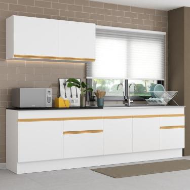 Imagem de Cozinha Compacta Com Rodapé Com Armário E Balcão Branca