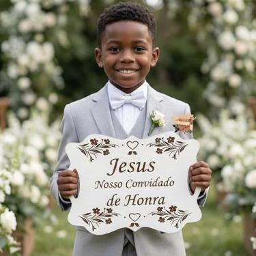 Imagem de Plaquinha Placa Casamento Lá Vem A Noiva MDF Personalizada Frases Entrada Noiva Pajem Daminha (Jesus nosso convidado de Honra, Branco)
