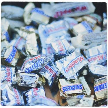 Imagem de 3dRose Mouse pad LLC 20 x 20 x 0,25 polegadas, alguns doces em uma tigela, três mosqueteiros e snickers (mp_98054_1)