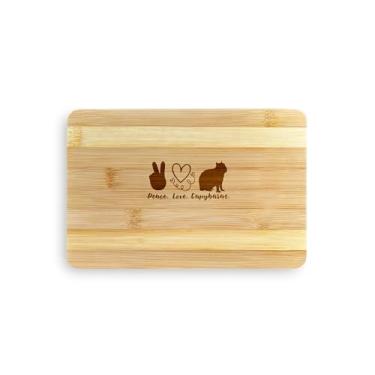 Imagem de Tábua de cortar capivaras, capivaras Peace Love, presente de capivaras, tábua de corte de bambu, ideia de presente de inauguração de casa, aniversário, ideia de presente de Natal (Grande (45 x 30 cm))
