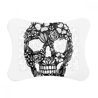 Imagem de Moldura de quebra-cabeça com estampa de flores e folhas de esqueleto para decoração de imagens