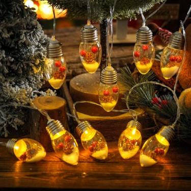 Imagem de HFXXAD Globo de neve de Natal com cordão de luzes para decoração interna, 10 lâmpadas de LED transparentes, árvore de Natal, globo de neve, cordão de luzes com pinha e frutas silvestres para casa