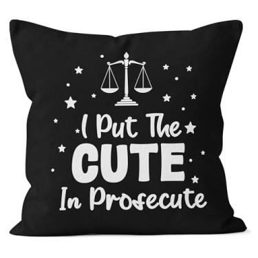 Imagem de WNAGT Capas de almofada divertidas para advogados 45 x 45 cm, presentes de advogado para mulheres e homens, I Put The Cute in Prosecute Capas de almofada decorativas para escritório de advocacia, casa