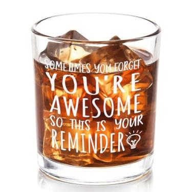 Imagem de Futtumy Presentes de agradecimento para homens, Sometimes You Forget You're Awesome Whisky Glass, presente de agradecimento para homens, colega de trabalho, amigo, funcionário, copo de pedra de 293 ml