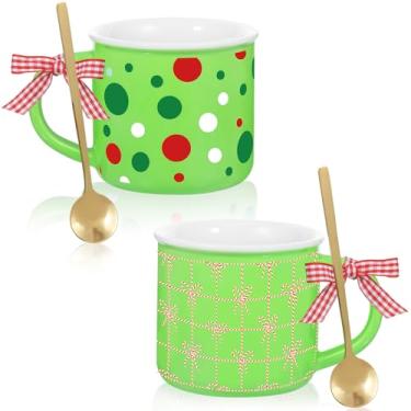 Imagem de JolliKids Conjunto de 2 canecas de Natal engraçadas, canecas de café de Natal com colher, copos de cerâmica de bolinhas verdes, brancas e vermelhas para chá, suco, leite, chocolate quente