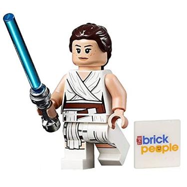 Imagem de LEGO Star Wars: Rey with White Robes and Lightsaber - from Rise of Skywalker