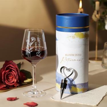 Imagem de AW BRIDAL Presentes de taça de vinho Happy Retirement para mulheres ou homens 2025, presente legal aposentado para amantes de vinho, família, amiga, colega de trabalho, enfermeira e professora, ideias