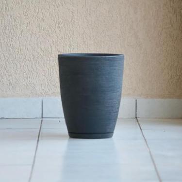 Imagem de Vaso de Planta Decoração Casa Jardim Coluna Cone Bojo 38x31 com Prato Textura Escovada em Polietileno (Preto)