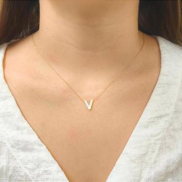 Imagem de Colar de Ouro 18k com Letra 'V' em Madrepérola Natural na Corrente Zet