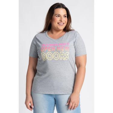 Imagem de T-shirt Feminina Plus Size Estampada "Old ways won`t open new doors" - Cereja Rosa